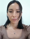 Una mujer sonriendo

Descripción generada automáticamente
